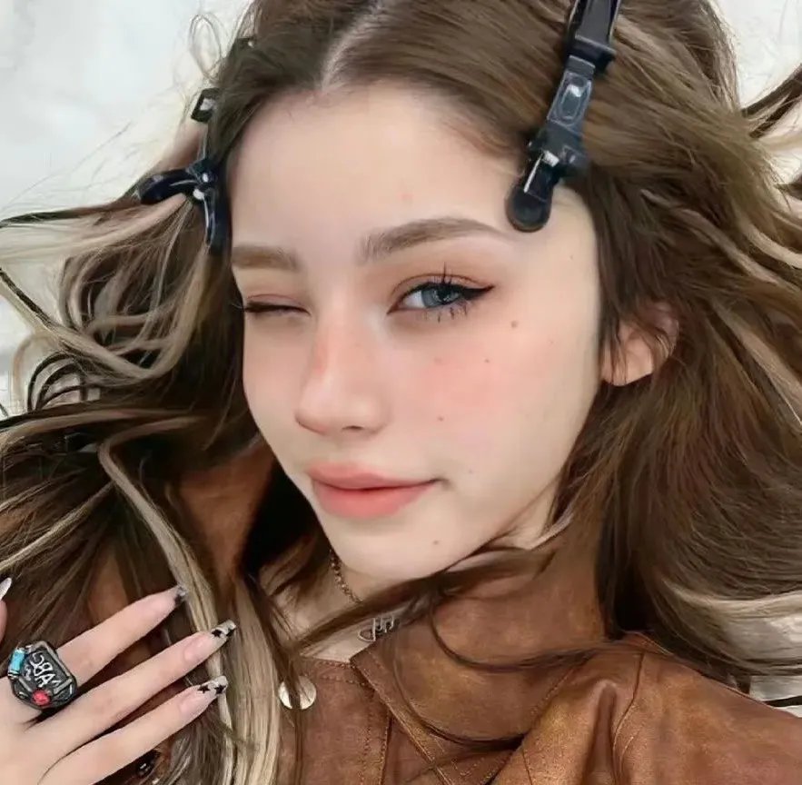 不认识的女友
